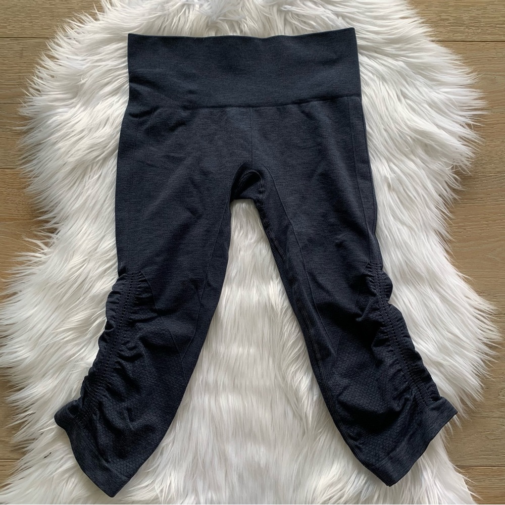 Lululemon In The Flow Cropped Leggings - Blue